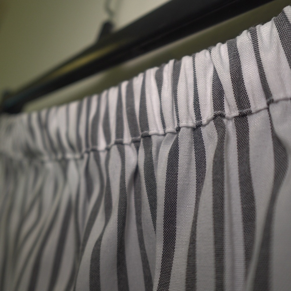 Worthington Gray & White Striped Off The Shoulder Top. Size Large.